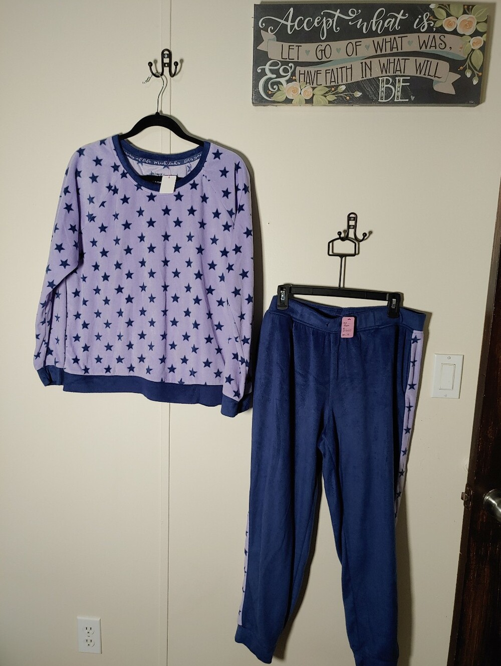 Adorable. Large Muk Luks Purple Fleece Soft & Cozy Star Print Pajama Set